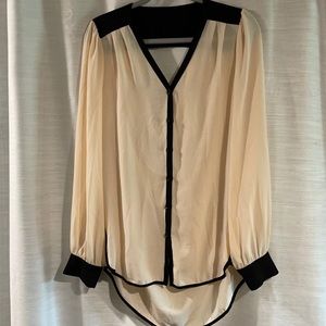Women’s Daytrip nude/blush and black long sleeve button up blouse